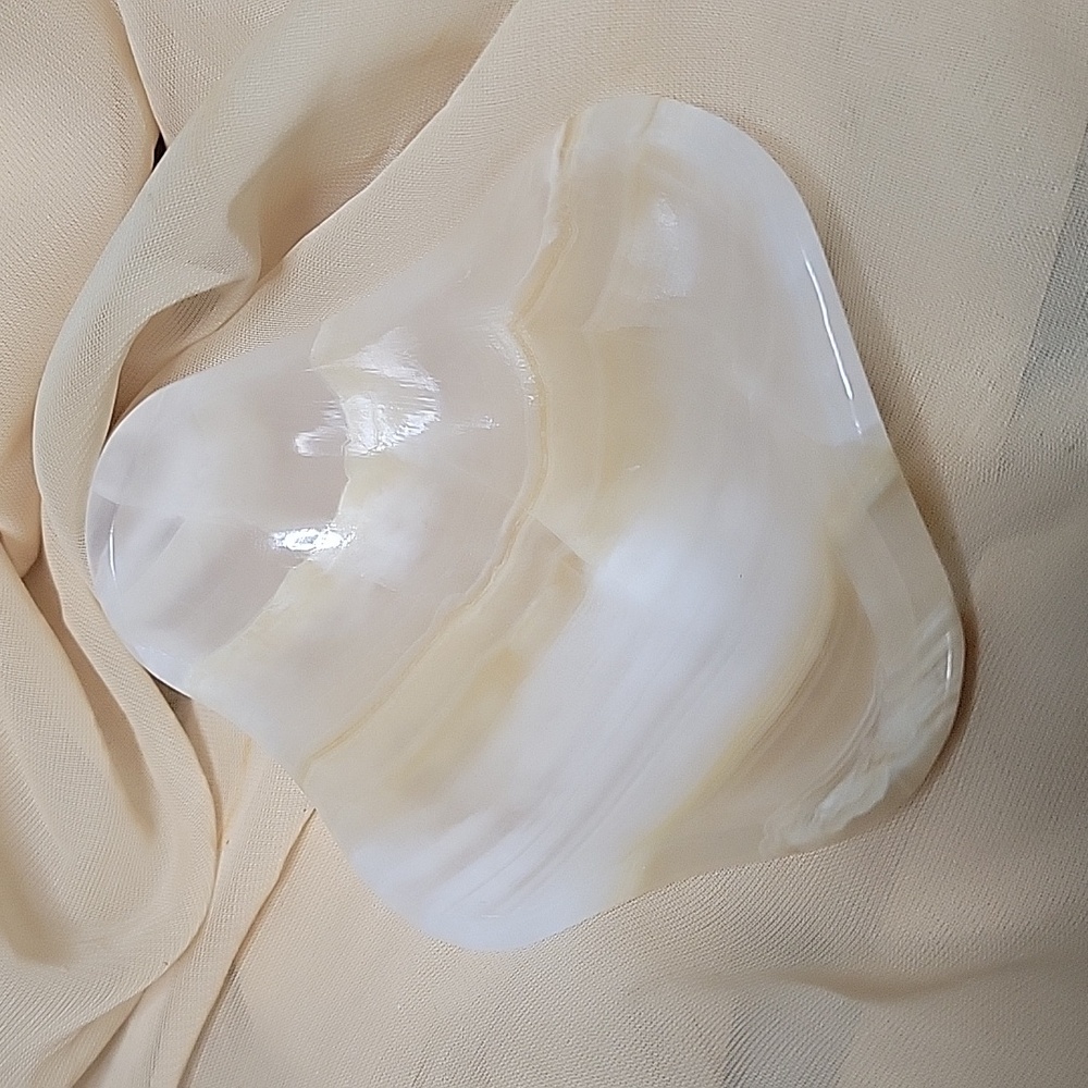 4.25"L 0.4lbs | Amber Onyx Bowl From Mexico | Crystal Collectible Gift - Picture 3 of 4